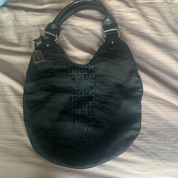 DESCRIPTION
FENDI Zucchino Hobo Black.This super-chic hobo is crafted canvas - Picture 6 of 6
